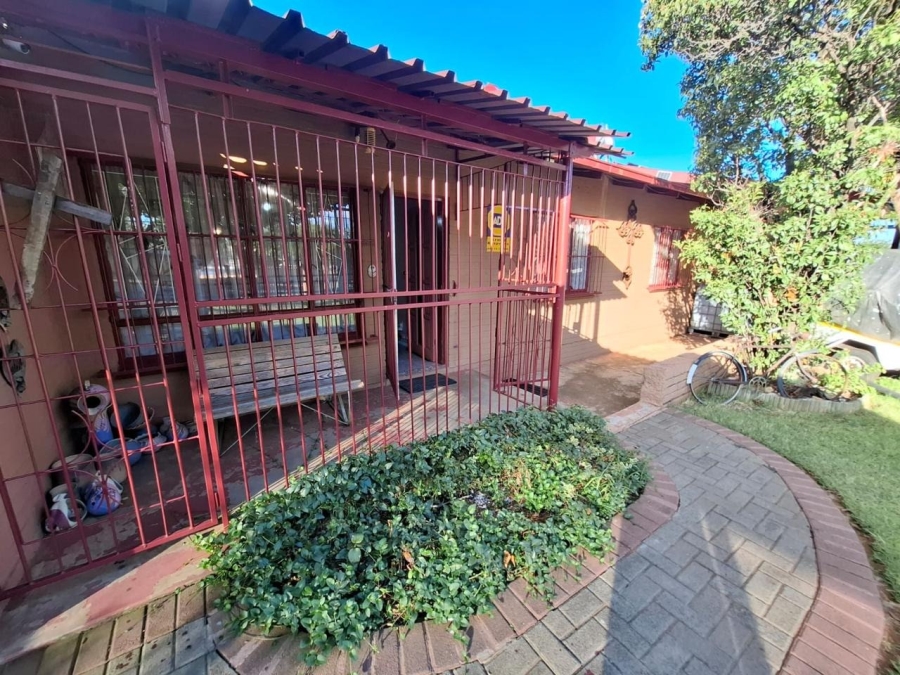 4 Bedroom Property for Sale in Uitsig Free State